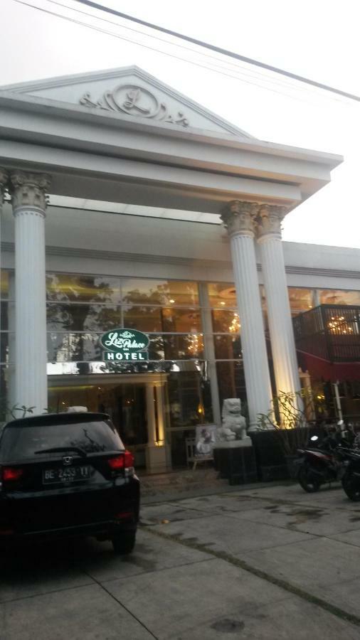 Liz Palace Bandung